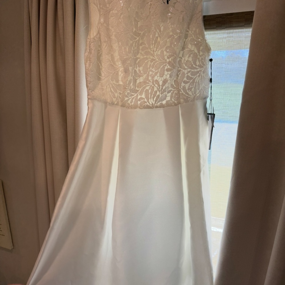 Chic White Floral Lace Gown
